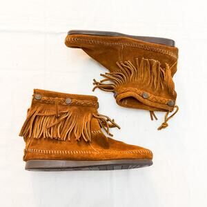 Minnetonka Tan Fringe Suede Leather Flat Shoe Ankle Bootie Size 6